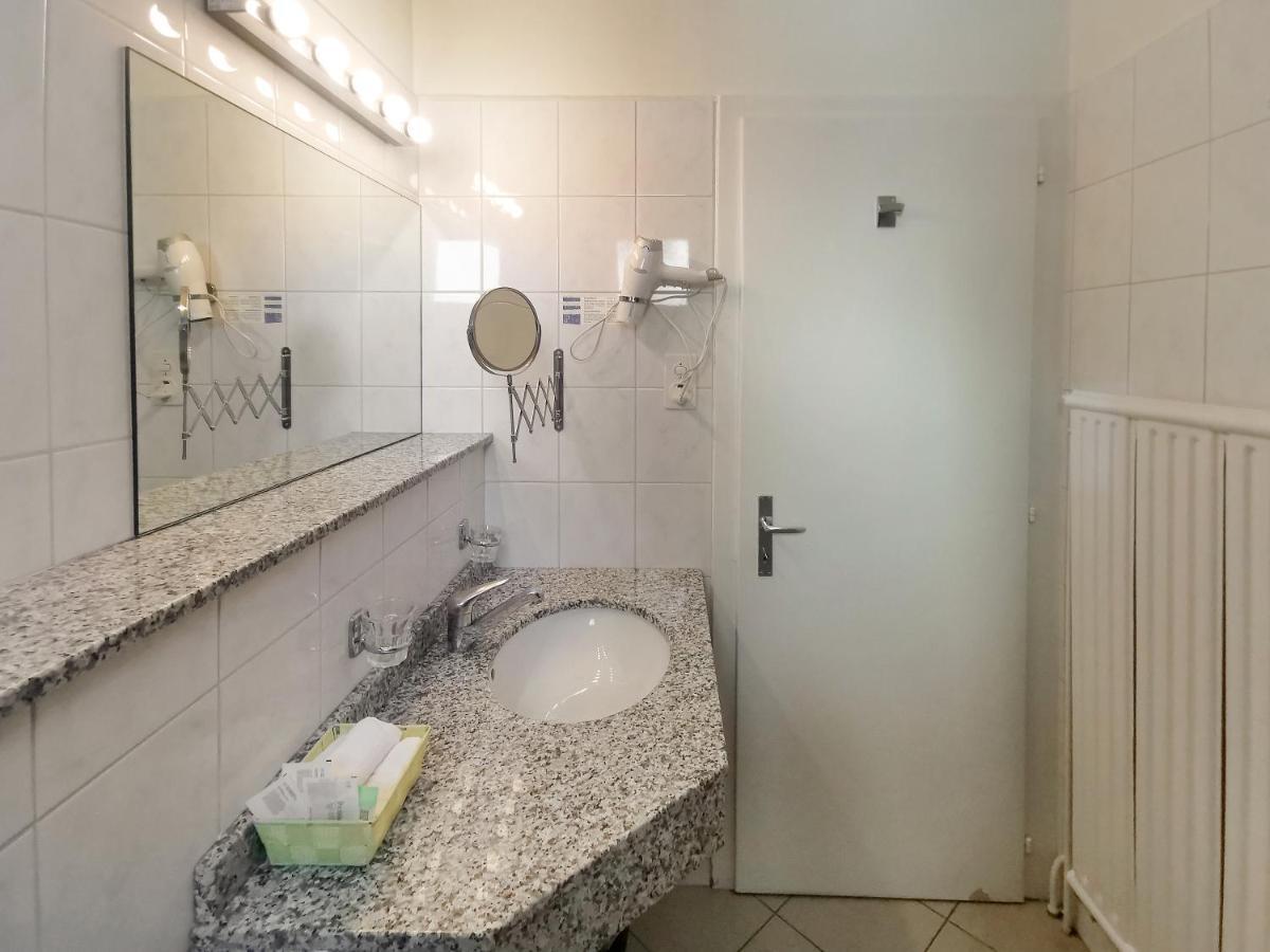 Hotel Des Alpes Bulle Center מראה חיצוני תמונה