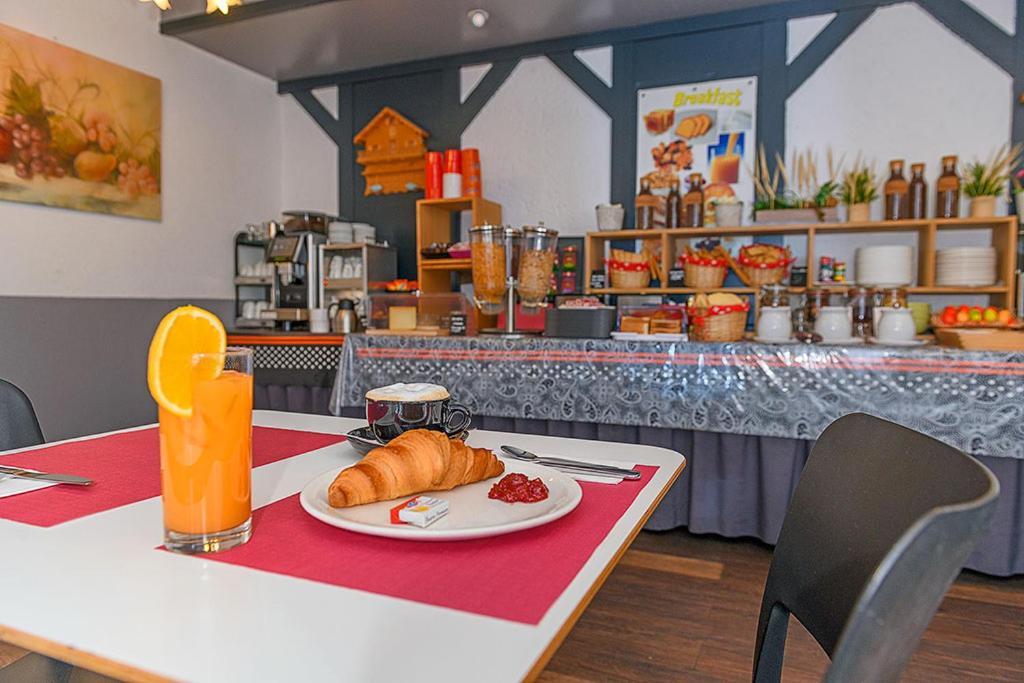 Hotel Des Alpes Bulle Center מראה חיצוני תמונה