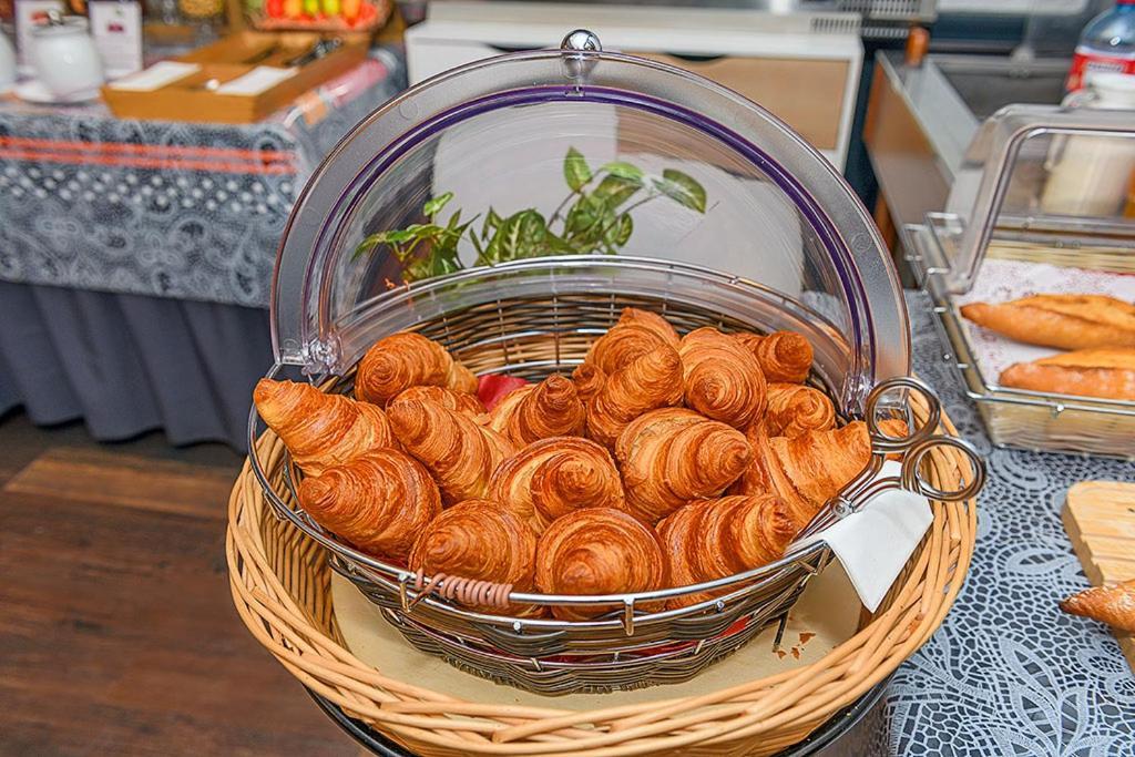 Hotel Des Alpes Bulle Center מראה חיצוני תמונה