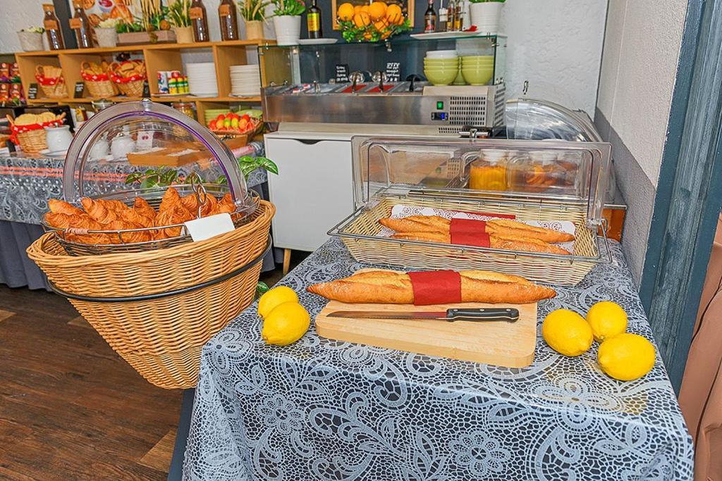 Hotel Des Alpes Bulle Center מראה חיצוני תמונה