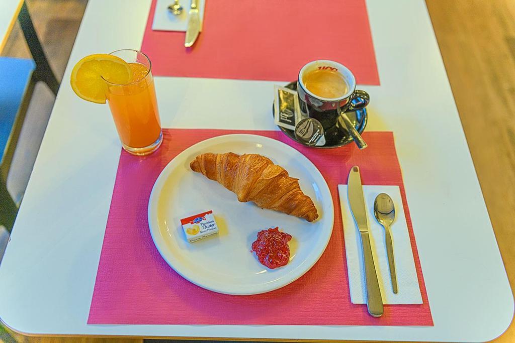 Hotel Des Alpes Bulle Center מראה חיצוני תמונה