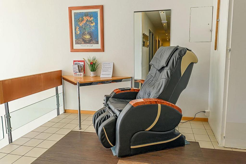 Hotel Des Alpes Bulle Center מראה חיצוני תמונה