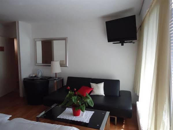 Hotel Des Alpes Bulle Center מראה חיצוני תמונה